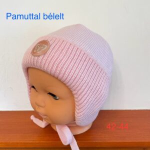 Vastag kötött megkötős, fülvédős babasapka pamut béléssel – Rózsaszín pillangó (42-44 cm fejkörfogat)
